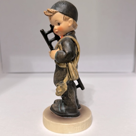 💙TM3 ‘Chimney Sweep’ Hummel Goebel #12/1 - Picture 2 of 7